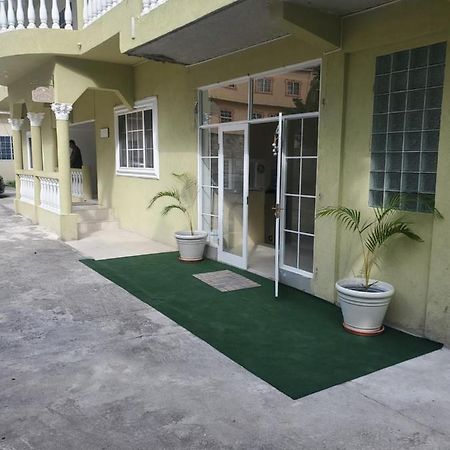 Comfy Guest Rooms ปอร์ตอันโตนิโอ ภายนอก รูปภาพ