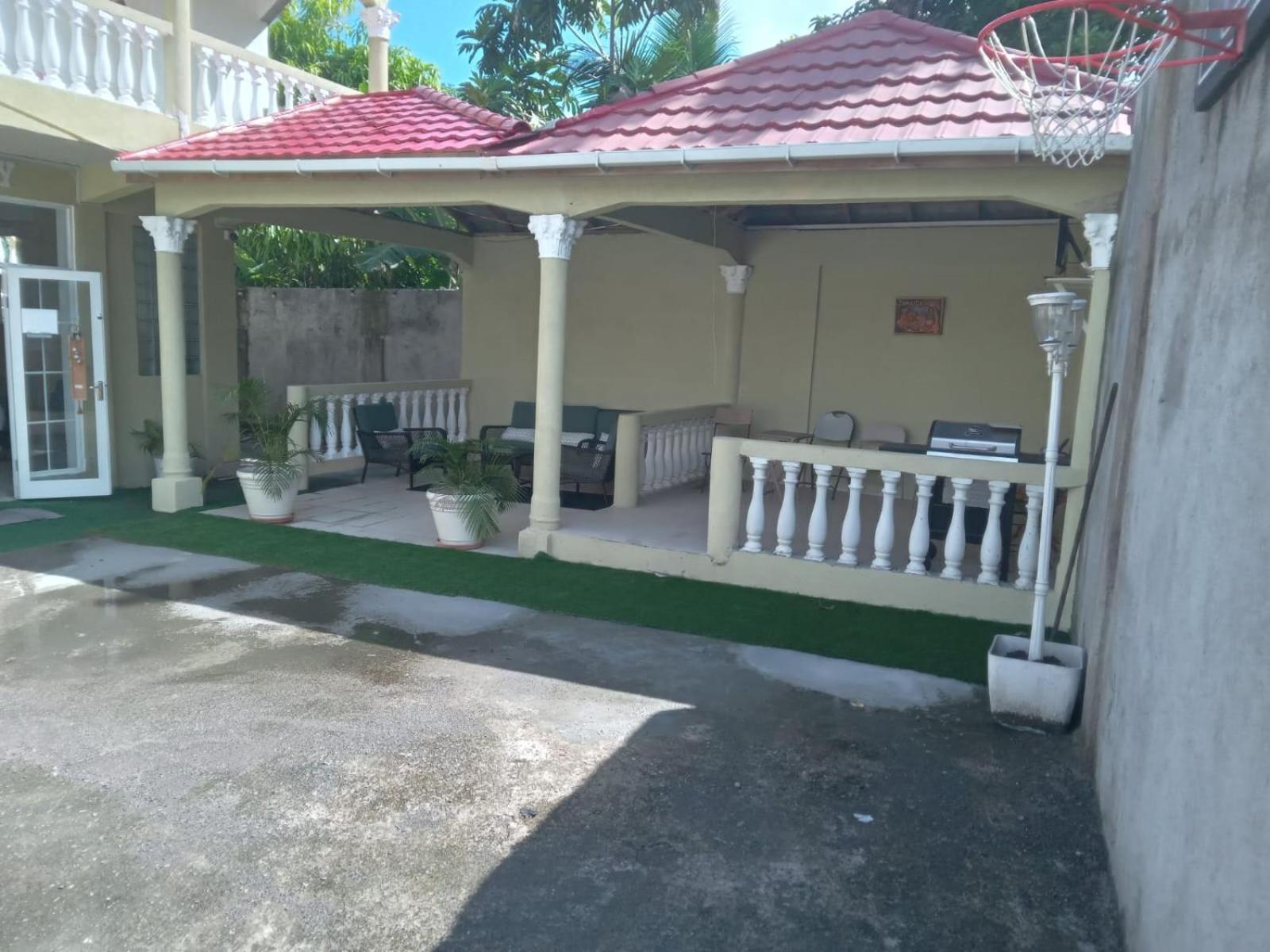 Comfy Guest Rooms ปอร์ตอันโตนิโอ ภายนอก รูปภาพ